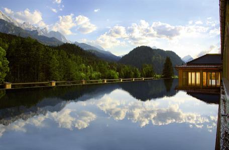 фото отеля Schloss Elmau Luxury Spa & Cultural Hideaway