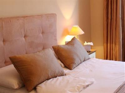фото отеля Barnett Hill Hotel Wonersh Guildford
