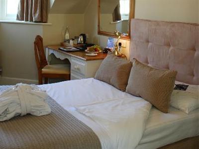 фото отеля Barnett Hill Hotel Wonersh Guildford