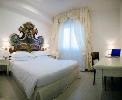 фото отеля Arcom Palace