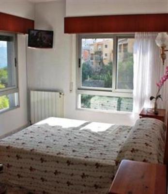 фото отеля Hostal El Pirineo