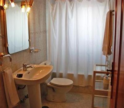фото отеля Hostal El Pirineo
