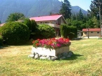 фото отеля Swiss Chalets Motel Hope
