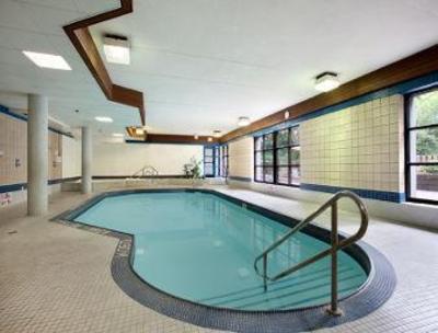 фото отеля Travelodge Barrie On Bayfield