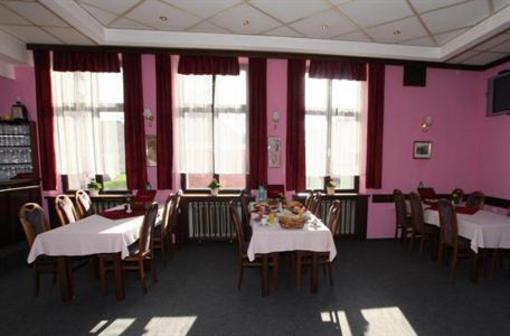 фото отеля Hotel Srejber Cerveny Kostelec