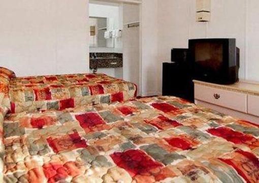 фото отеля Econo Lodge Cornersville