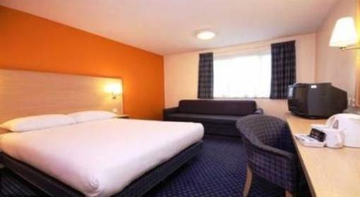 фото отеля Travelodge Ringwood