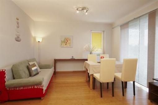 фото отеля Lakeside Apartments