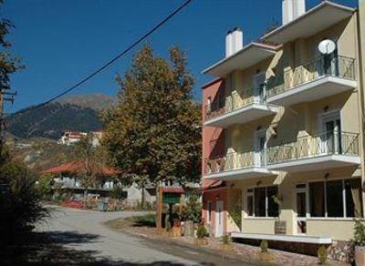 фото отеля Xenonas Sta Tzakia Hotel Karpenisi