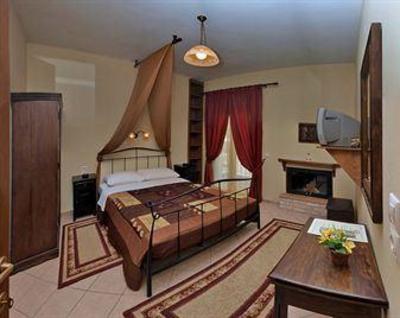 фото отеля Xenonas Sta Tzakia Hotel Karpenisi