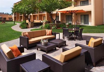 фото отеля Courtyard Hotel Saint Paul Airport Mendota Heights