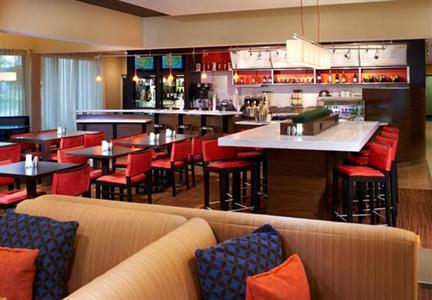 фото отеля Courtyard Hotel Saint Paul Airport Mendota Heights