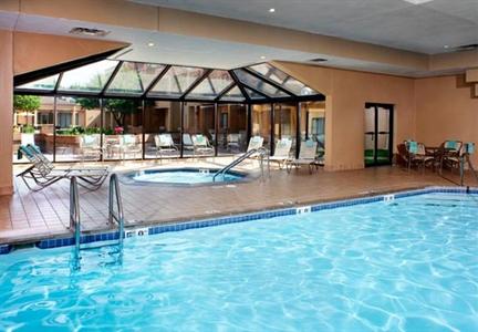 фото отеля Courtyard Hotel Saint Paul Airport Mendota Heights