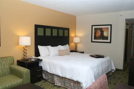 фото отеля Hampton Inn and Suites Tulsa - Woodland Hills