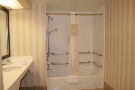 фото отеля Hampton Inn and Suites Tulsa - Woodland Hills