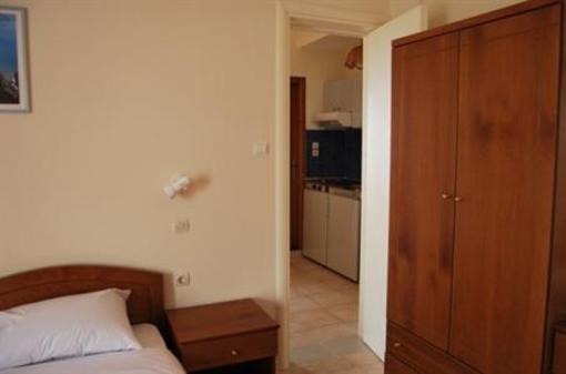 фото отеля Michalis Studios and Apartments