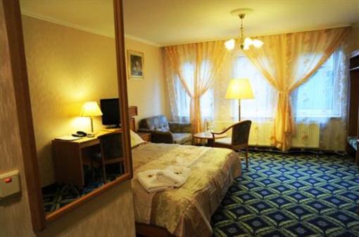 фото отеля Hotel & Gasthof Zum Goldenen Hirsch