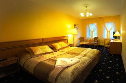 фото отеля Hotel & Gasthof Zum Goldenen Hirsch