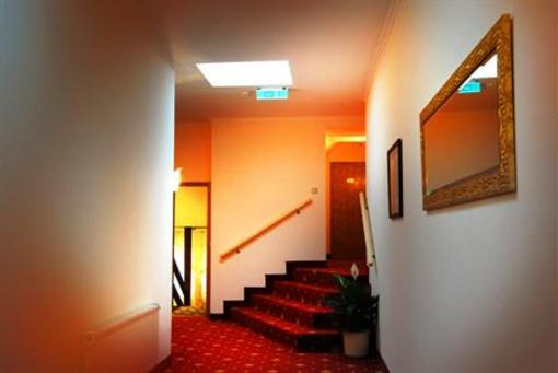 фото отеля Hotel & Gasthof Zum Goldenen Hirsch