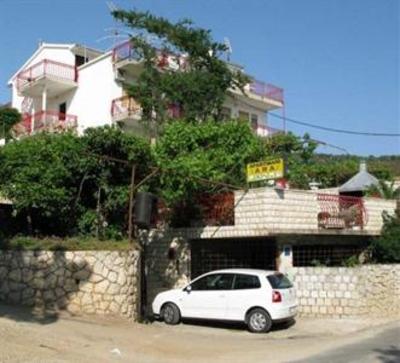 фото отеля Apartments Ana Trogir