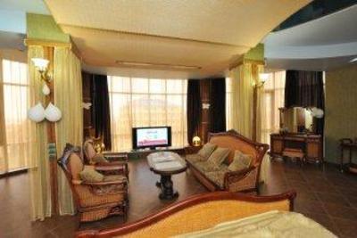 фото отеля Holiday Hotel Lazarevskoye