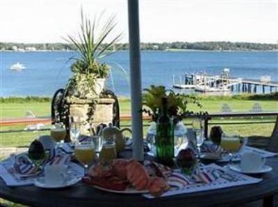 фото отеля Point Pleasant Inn & Resort Bristol (Rhode Island)