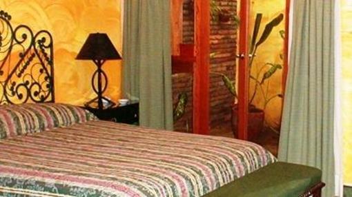 фото отеля Hostal Real Los Robles