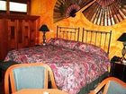 фото отеля Hostal Real Los Robles