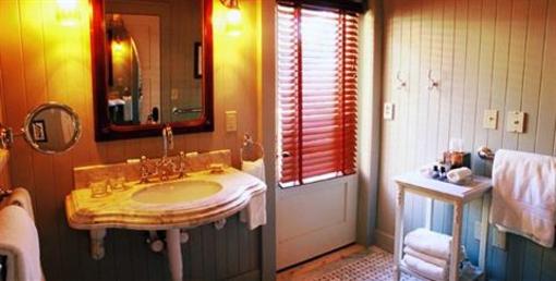 фото отеля Nick's Cove & Cottages