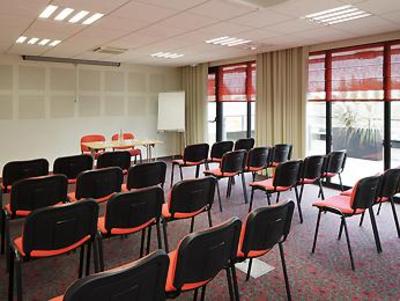 фото отеля Ibis Guingamp Hotel Ploumagoar
