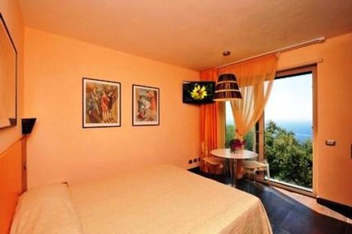 фото отеля Solaria Resort Massa Lubrense
