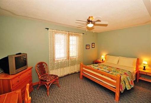 фото отеля Aurora Inn Dawson City