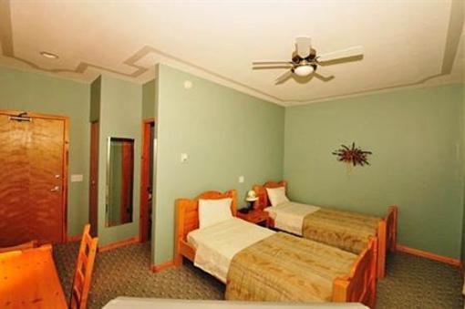 фото отеля Aurora Inn Dawson City