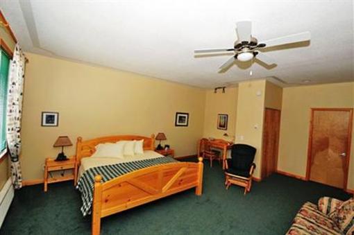 фото отеля Aurora Inn Dawson City