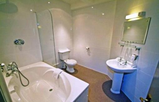 фото отеля The Wheatsheaf Hotel Virginia Water