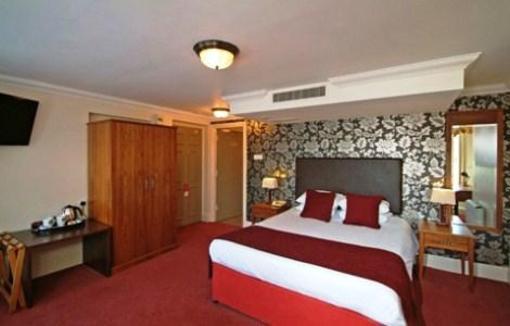 фото отеля The Wheatsheaf Hotel Virginia Water