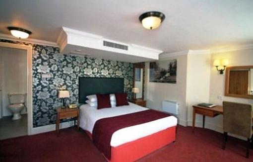 фото отеля The Wheatsheaf Hotel Virginia Water