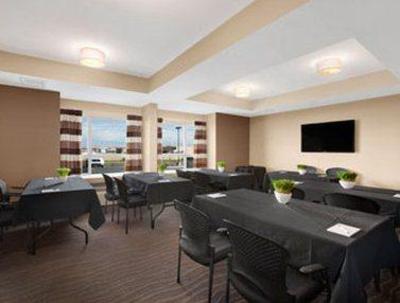 фото отеля Microtel Inn and Suites Estevan