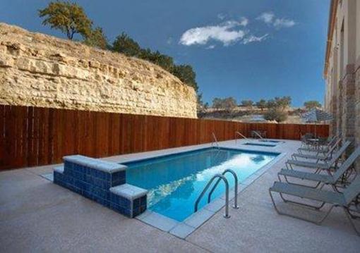 фото отеля Comfort Inn & Suites Glen Rose
