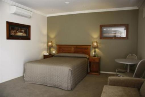 фото отеля Saltbush Motor Inn