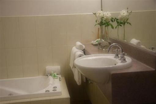 фото отеля Saltbush Motor Inn