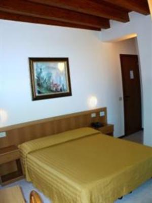 фото отеля Hotel Tiziana Garni