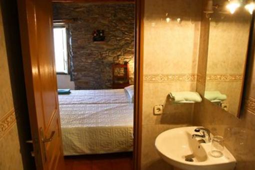 фото отеля Hostal Rusó Llivia