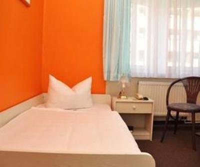 фото отеля Hotel An Der Kapelle Meiningen