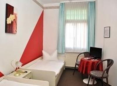 фото отеля Hotel An Der Kapelle Meiningen