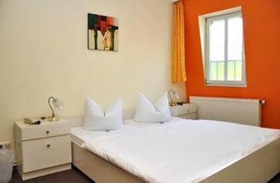 фото отеля Hotel An Der Kapelle Meiningen