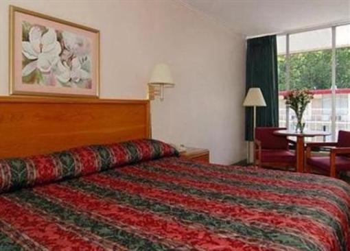 фото отеля Econo Lodge Fredericksburg (Virginia)