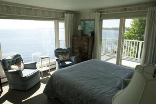фото отеля The Quarterdeck Inn by the Sea