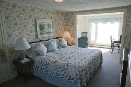 фото отеля The Quarterdeck Inn by the Sea