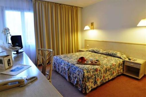 фото отеля Hotel Omega Valbonne